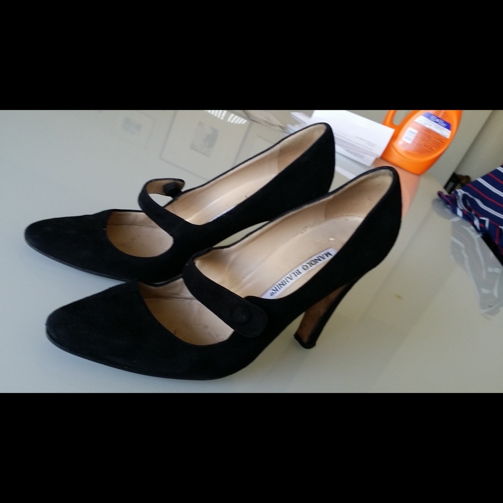 Black velvet Manolo Blahnik Maryjane Pumps. Sz 36